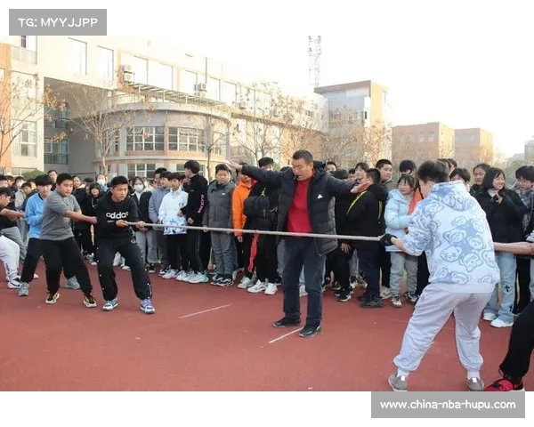 淮北市人民路学校学子赛场拼搏奋力奔跑精准传球展现青春风采